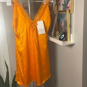 Orange cute lacy Zara dress (never worn) size S orange 🍊